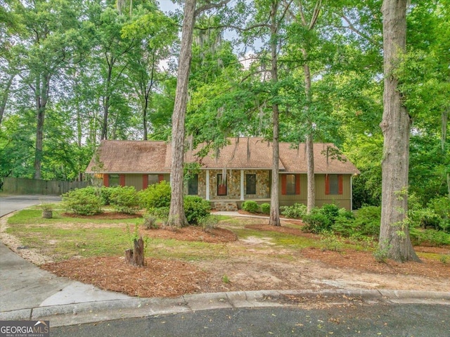 112 White Oak Cir, Dublin, GA 31021 - view of front of house with a porch
