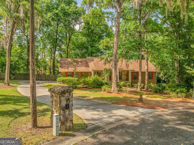 112 White Oak Cir, Dublin, GA 31021 - view of front of property with concrete driveway