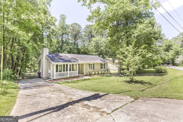 642 Chickamauga Dr, Macon, GA 31220 - ranch-style house featuring covered porch, driveway, a chimney, and a front lawn