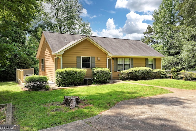 166 Walnut Cv, Dawsonville, GA 30534 - view of front of property featuring a front yard and roof with shingles