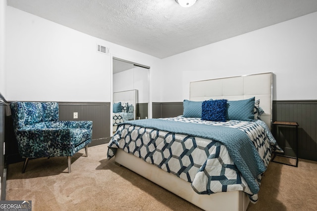 290 Dania Dr, Alpharetta, GA 30009 - bedroom featuring carpet, wainscoting, a textured ceiling, and a closet