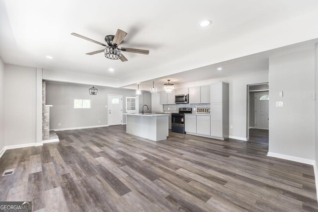108 Holly St, Warner Robins, GA 31093 - unfurnished living room with a sink, a ceiling fan, baseboards, recessed lighting, and dark wood-type flooring