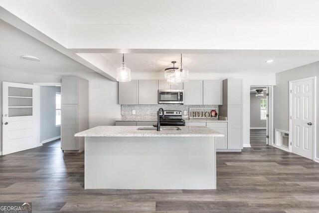 108 Holly St, Warner Robins, GA 31093 - kitchen featuring appliances with stainless steel finishes, a sink, backsplash, baseboards, and recessed lighting