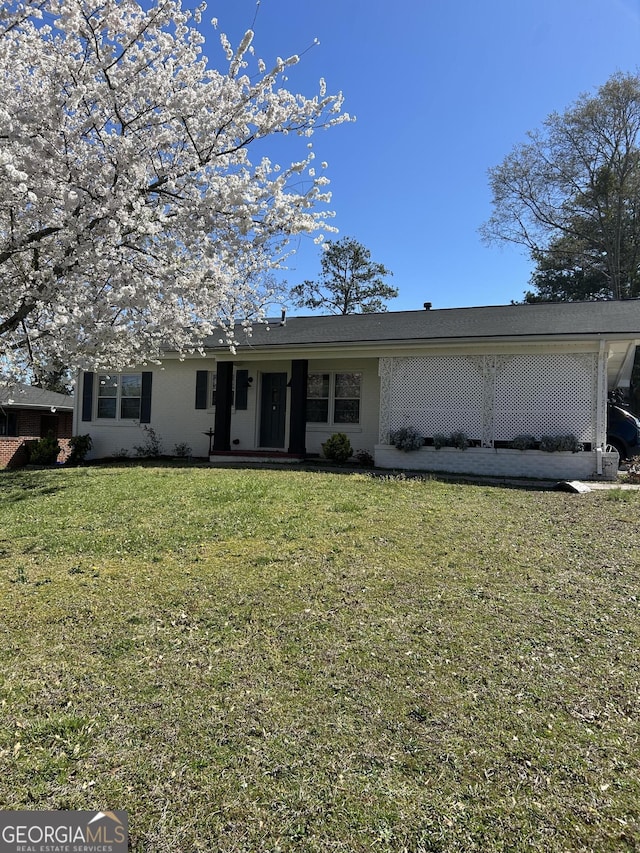 815 W Crawford St, Dalton, GA 30720 - view of front facade featuring a front lawn