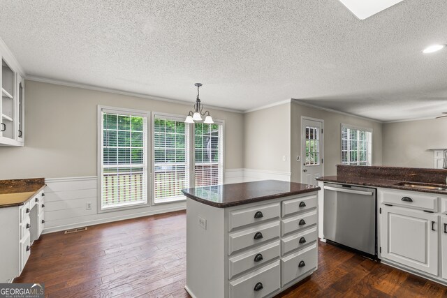 220 Drumcliff Ct, Tyrone, GA 30290 - kitchen featuring dishwasher, a textured ceiling, a kitchen island, plenty of natural light, and dark wood finished floors