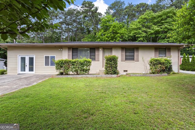 624 Lyle Dr SE, Marietta, GA 30067 - view of front facade featuring french doors and a front yard