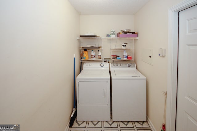2191 Rockbridge Rd Unit 103, Stone Mountain, GA 30087 - washroom featuring independent washer and dryer, baseboards, and light flooring