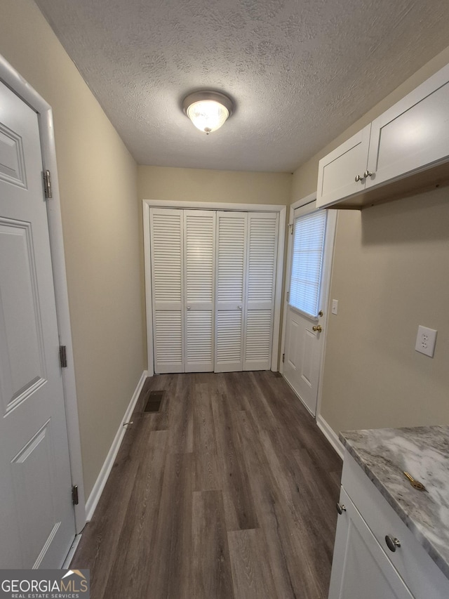 116 Cherokee Rdg, Athens, GA 30606 - interior space with dark wood-style flooring and a textured ceiling
