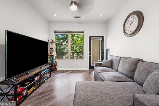 870 Mayson Turner Rd NW Unit 1111, Atlanta, GA 30314 - living room featuring wood finished floors, a ceiling fan, baseboards, and recessed lighting