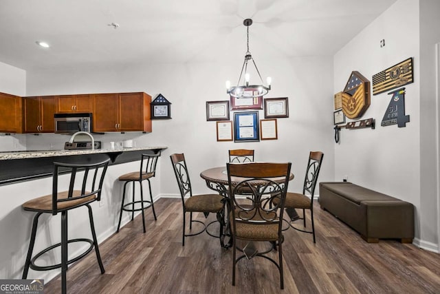 870 Mayson Turner Rd NW Unit 1111, Atlanta, GA 30314 - dining space featuring dark wood-style floors, a chandelier, baseboards, and recessed lighting
