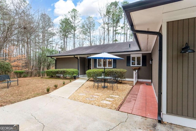 2796 County Line Rd NW, Acworth, GA 30101 - view of front of property with a patio area