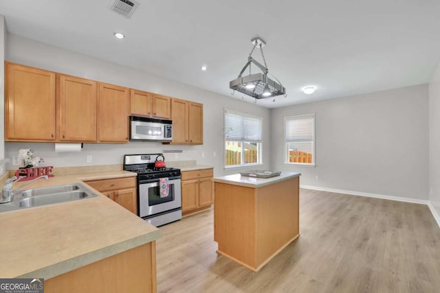 955 Mill Creek Ave, Canton, GA 30115 - kitchen featuring stainless steel appliances, a sink, light countertops, light wood-style floors, and recessed lighting