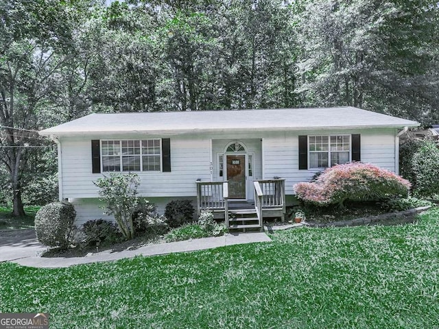 301 Jetta Ln, Canton, GA 30115 - bi-level home featuring a front yard
