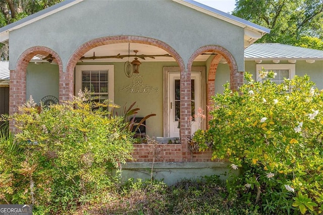 3 Stewart Ave, Saint Simons, GA 31522 - entrance to property with stucco siding