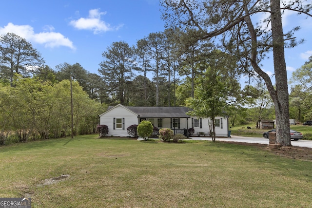 2014 Fence Rd, Dacula, GA 30019 - view of front of house with a front lawn