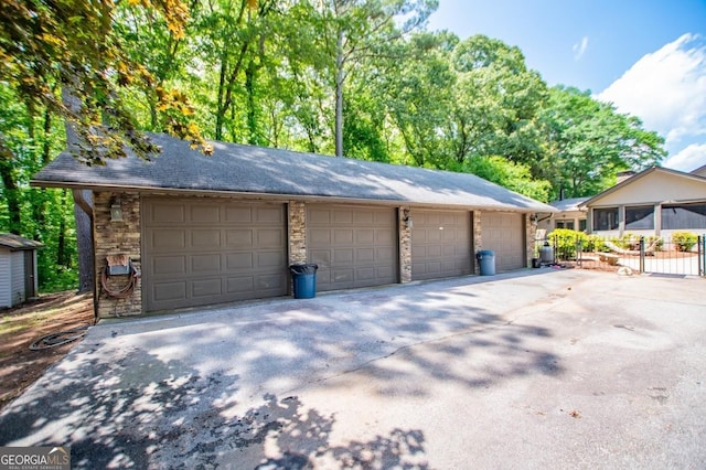 1050 Denton Rd, Douglasville, GA 30134 - view of garage