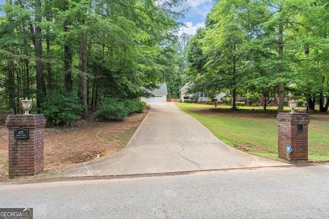 413 Tuxedo Dr, Commerce, GA 30530 - view of front facade featuring a front lawn
