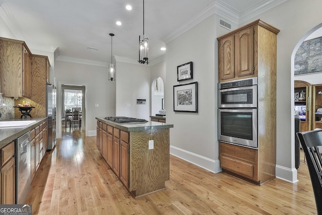 1000 Pleasance Grv, Peachtree City, GA 30269 - kitchen with arched walkways, a sink, appliances with stainless steel finishes, dark countertops, and a center island