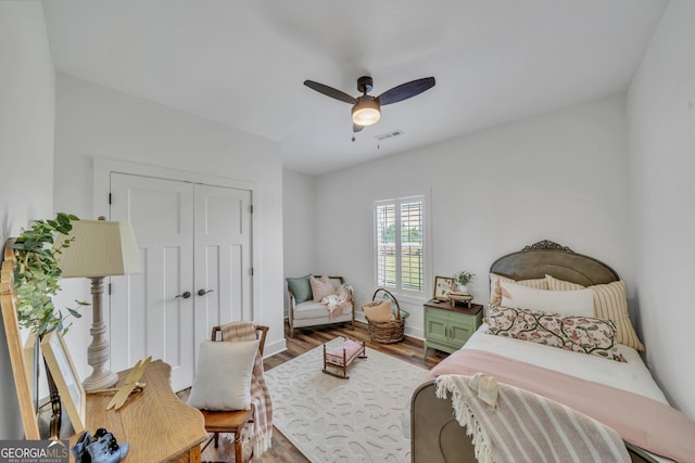 1354 Lakeway Rd, East Dublin, GA 31027 - bedroom with wood finished floors, a closet, and ceiling fan