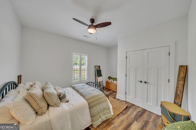 1354 Lakeway Rd, East Dublin, GA 31027 - bedroom with wood finished floors, a closet, and ceiling fan