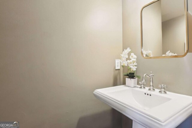 345 Alderwood Ln, Sandy Springs, GA 30328 - bathroom featuring a sink