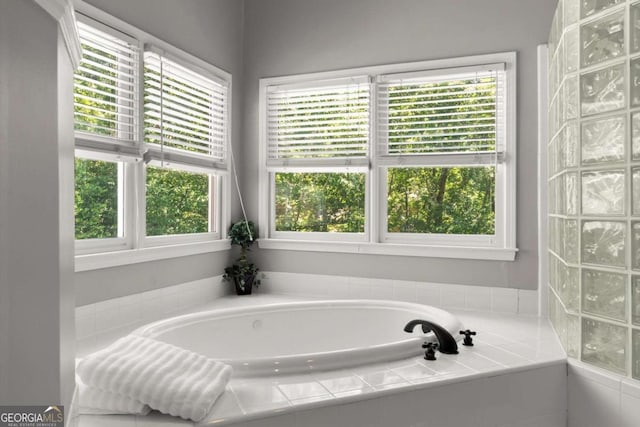 2936 Summitop Rd NE, Marietta, GA 30066 - full bathroom featuring a garden tub