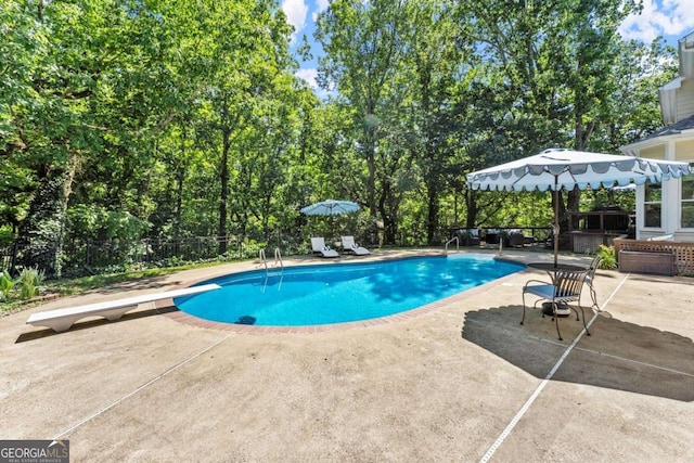 2936 Summitop Rd NE, Marietta, GA 30066 - outdoor pool featuring a patio area and a diving board