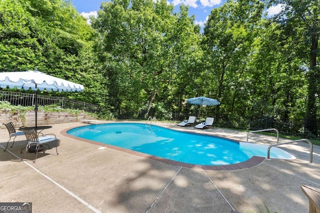 2936 Summitop Rd NE, Marietta, GA 30066 - view of swimming pool featuring a patio and a diving board