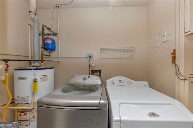 916 Forest Pointe Way, Jonesboro, GA 30238 - laundry area with gas water heater and washing machine and clothes dryer