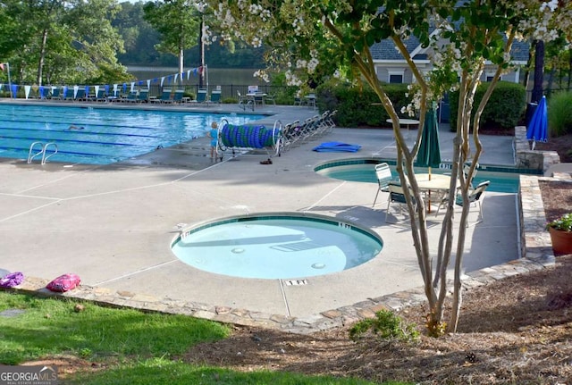2484 Mossy Branch Dr, Snellville, GA 30078 - community pool featuring a community hot tub and a patio
