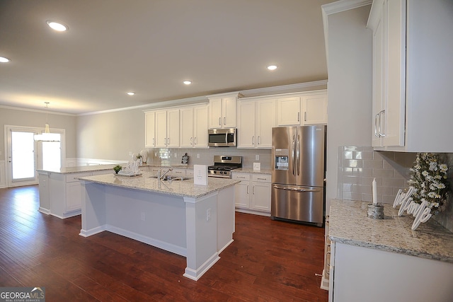 2304 Shetley Creek Dr, Norcross, GA 30071 - kitchen featuring stainless steel appliances, a sink, a kitchen island with sink, dark wood-style floors, and ornamental molding