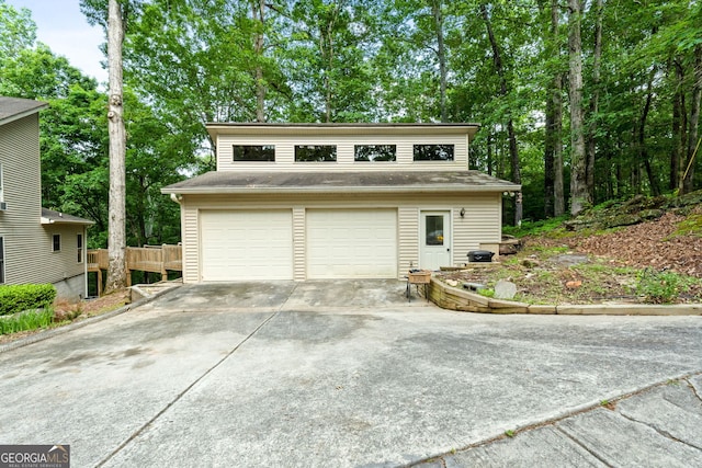 425 Wagers Mill Rd, Newnan, GA 30263 - garage with concrete driveway