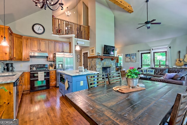177 Whitetail Trl, Clayton, GA 30525 - kitchen with stainless steel appliances, high vaulted ceiling, open floor plan, a sink, and under cabinet range hood