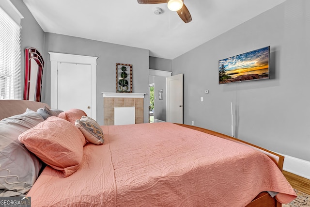 1021 Oak St SW, Atlanta, GA 30310 - bedroom featuring wood finished floors, baseboards, and a ceiling fan