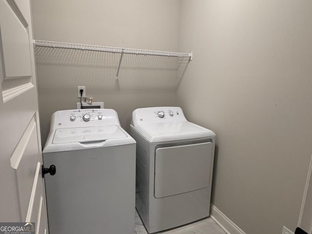 406 Clifton Rd, Perry, GA 31069 - laundry room with separate washer and dryer and baseboards
