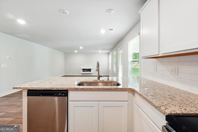 768 Great Oak Pl Unit 26, Villa Rica, GA 30180 - kitchen featuring stainless steel appliances, a sink, a peninsula, tasteful backsplash, and white cabinetry