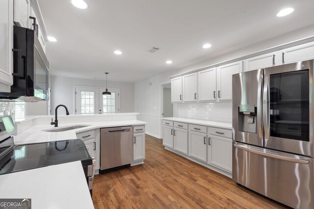 5523 River Valley Way, Flowery Branch, GA 30542 - kitchen featuring appliances with stainless steel finishes, a sink, wood finished floors, decorative backsplash, and recessed lighting