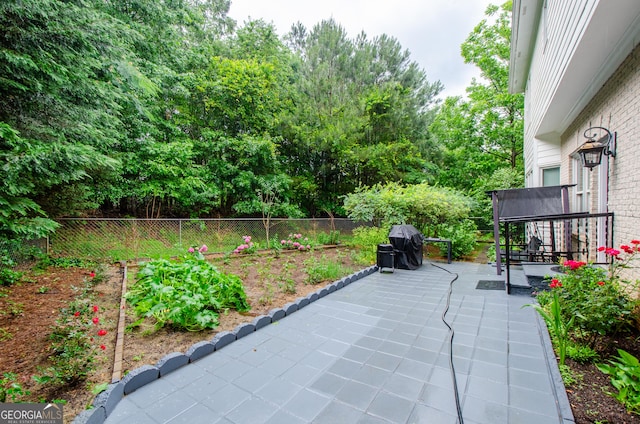 2120 Shaffer Rd, Cumming, GA 30041 - fenced backyard with a patio area