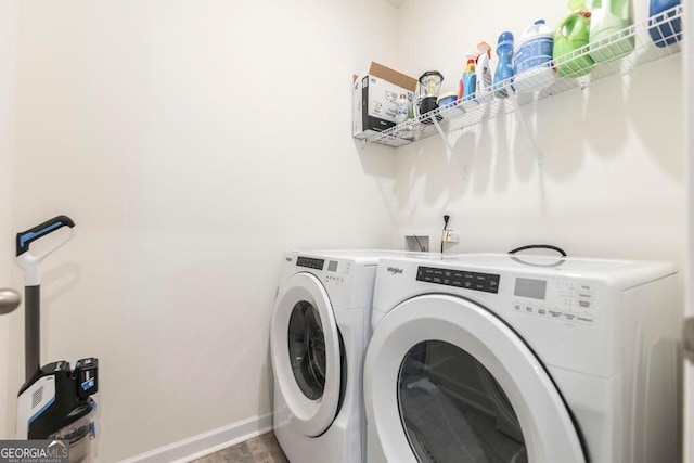 115 Taylor Woods Ct, Bonaire, GA 31005 - laundry area with independent washer and dryer, baseboards, and wood finished floors