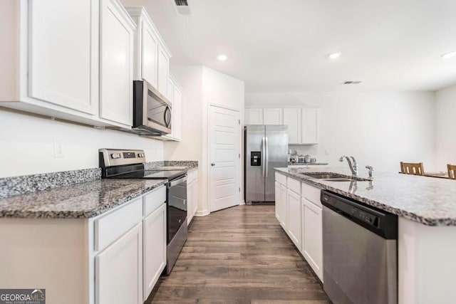 115 Taylor Woods Ct, Bonaire, GA 31005 - kitchen featuring appliances with stainless steel finishes, a sink, white cabinets, and recessed lighting