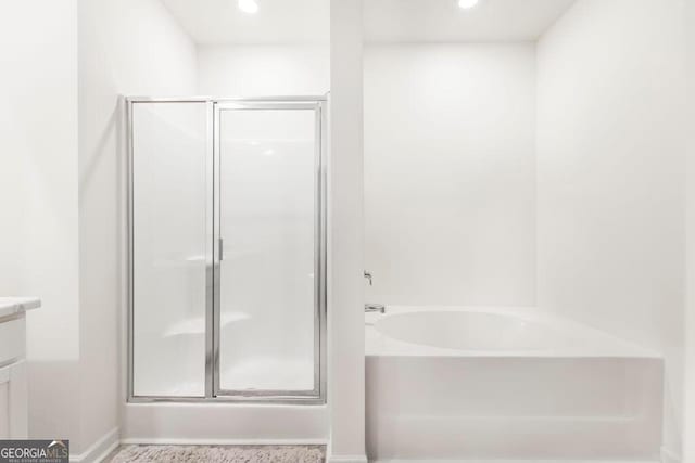 115 Taylor Woods Ct, Bonaire, GA 31005 - full bath with a shower stall, vanity, a garden tub, recessed lighting, and baseboards