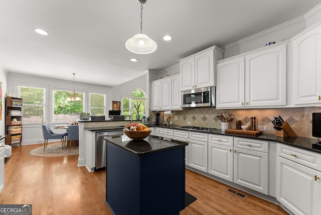 5176 Glen Forrest Dr, Flowery Branch, GA 30542 - kitchen featuring stainless steel appliances, a peninsula, decorative backsplash, pendant lighting, and recessed lighting