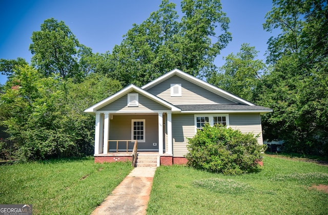 109 C St SE, Thomaston, GA 30286 - bungalow-style home featuring a porch, a front yard, and a shingled roof