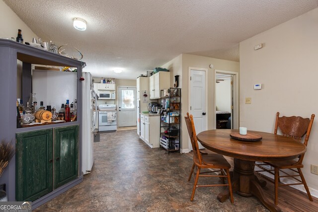 35 Good Hope Rd, Colbert, GA 30628 - dining space with a textured ceiling
