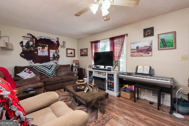 35 Good Hope Rd, Colbert, GA 30628 - living room with wood finished floors, a textured ceiling, and a ceiling fan