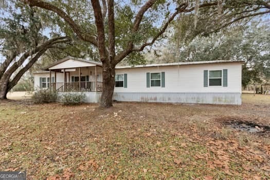 4369 River Rd, Folkston, GA 31537 - manufactured / mobile home featuring a porch
