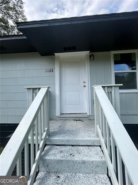 3005 Margaret Dr, Macon, GA 31206 - entrance to property with covered porch