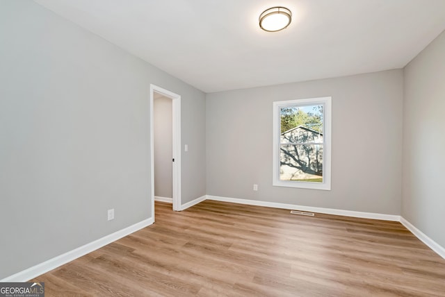 124 Stark St, Commerce, GA 30529 - unfurnished room with light wood-style floors and baseboards