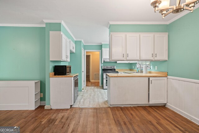 2933 King Alfred Dr, Macon, GA 31204 - kitchen featuring stainless steel appliances, a sink, light countertops, white cabinetry, and ornamental molding
