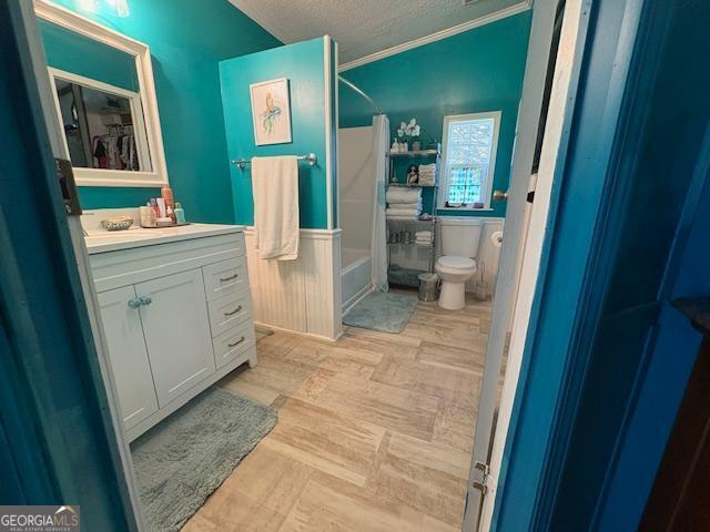 210 Vineyard Rd, Thomaston, GA 30286 - full bathroom with shower / bathtub combination, vanity, toilet, wainscoting, and a textured ceiling